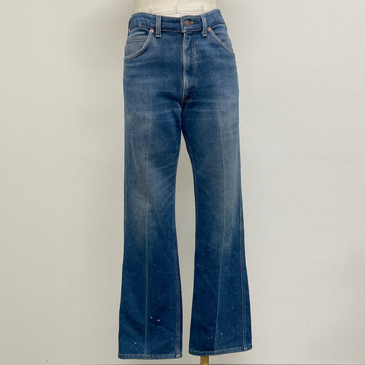 Blue jeans on a mannequin against a plain background